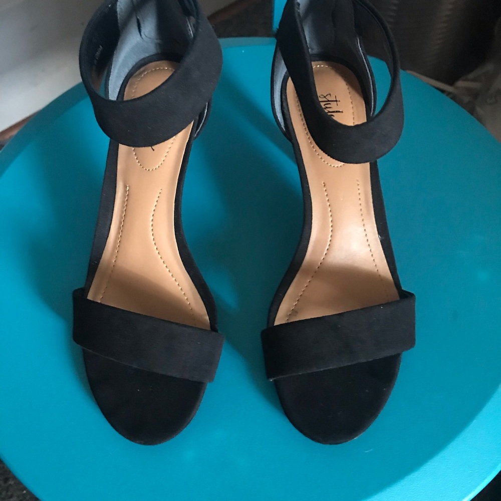Black strap sandal heels